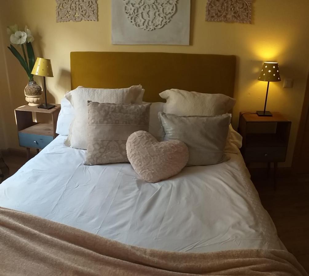 Romantic Apartment With Free Parking Севілья Екстер'єр фото