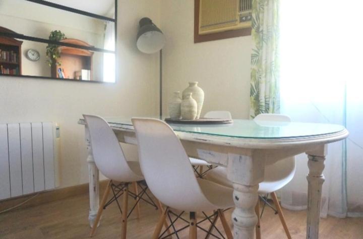 Romantic Apartment With Free Parking Севілья Екстер'єр фото