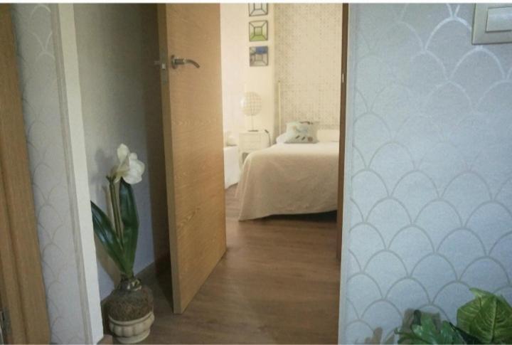 Romantic Apartment With Free Parking Севілья Екстер'єр фото