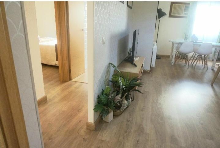 Romantic Apartment With Free Parking Севілья Екстер'єр фото