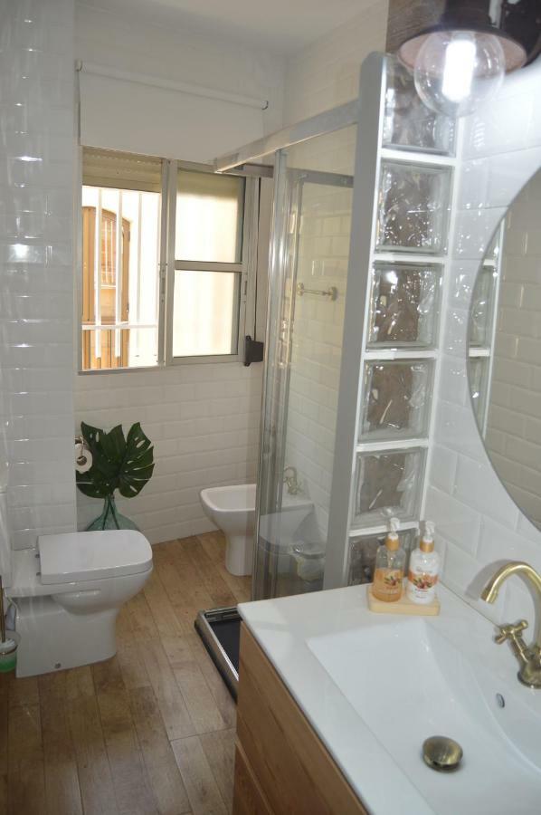 Romantic Apartment With Free Parking Севілья Екстер'єр фото